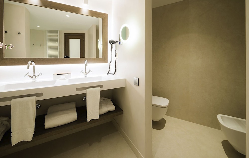 Lamaro Hotel Barcelona 5★ | Preferred Hotels & Resorts | Lifestyle Collection — Hotel rooms in Barcelona, Catalonia