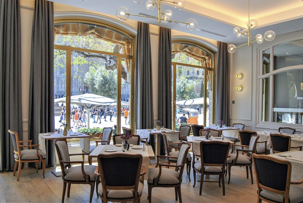 Lamaro Hotel Barcelona 5★ | Preferred Hotels & Resorts | Lifestyle Collection — Restaurant & bars in Barcelona, Catalonia