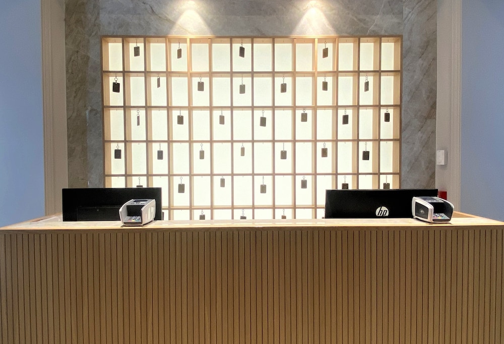 Lamaro Hotel Barcelona 5★ | Preferred Hotels & Resorts | Lifestyle Collection — Hotel building in Barcelona, Catalonia