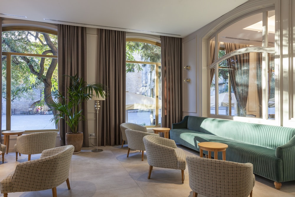 Lamaro Hotel Barcelona 5★ | Preferred Hotels & Resorts | Lifestyle Collection — Hotel building in Barcelona, Catalonia