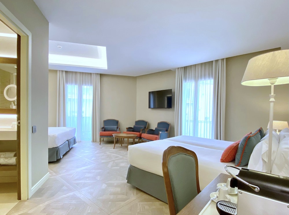 Lamaro Hotel Barcelona 5★ | Preferred Hotels & Resorts | Lifestyle Collection — Hotel rooms in Barcelona, Catalonia