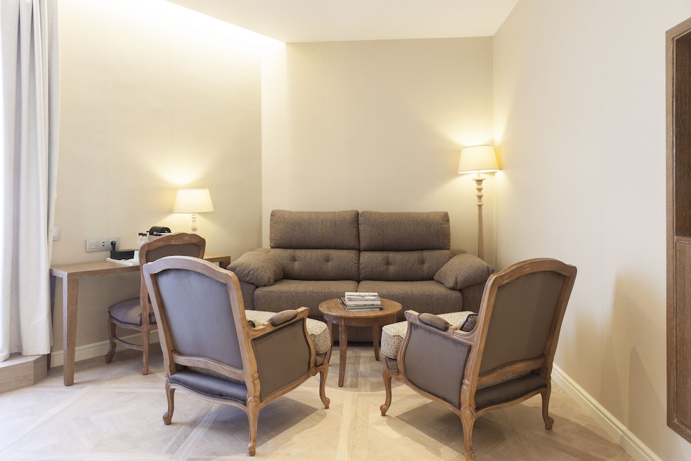 Lamaro Hotel Barcelona 5★ | Preferred Hotels & Resorts | Lifestyle Collection — Hotel rooms in Barcelona, Catalonia
