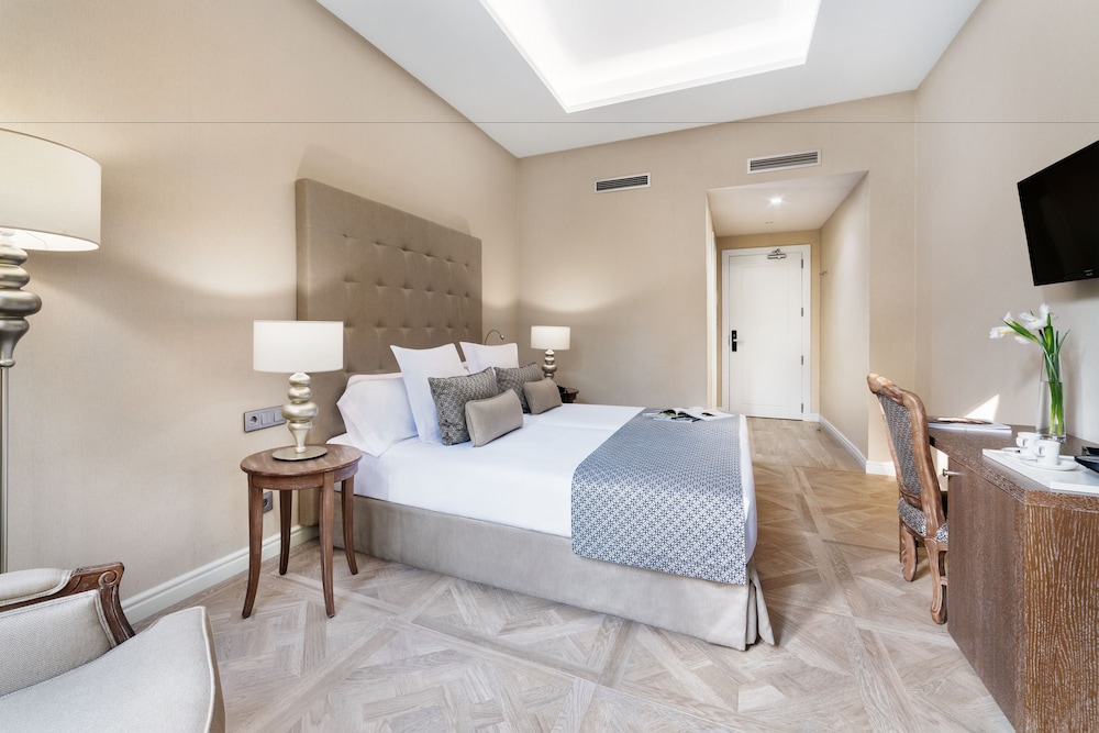 Lamaro Hotel Barcelona 5★ | Preferred Hotels & Resorts | Lifestyle Collection — Hotel rooms in Barcelona, Catalonia