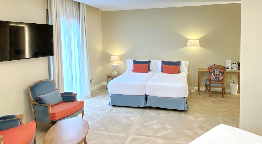 Lamaro Hotel Barcelona 5★ | Preferred Hotels & Resorts | Lifestyle Collection — Hotel rooms in Barcelona, Catalonia