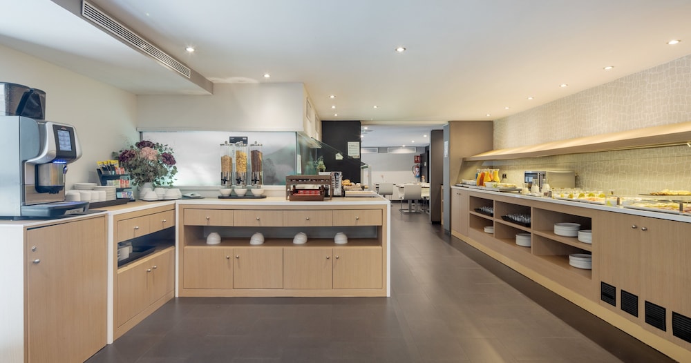 Hotel ILUNION Almirante — Restaurant & bars in Barcelona, Catalonia