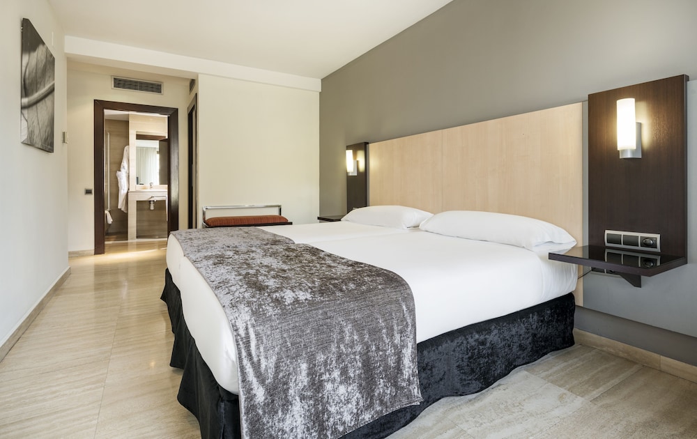 Hotel ILUNION Almirante — Hotel rooms in Barcelona, Catalonia