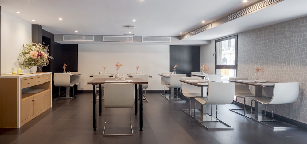 Hotel ILUNION Almirante — Restaurant & bars in Barcelona, Catalonia