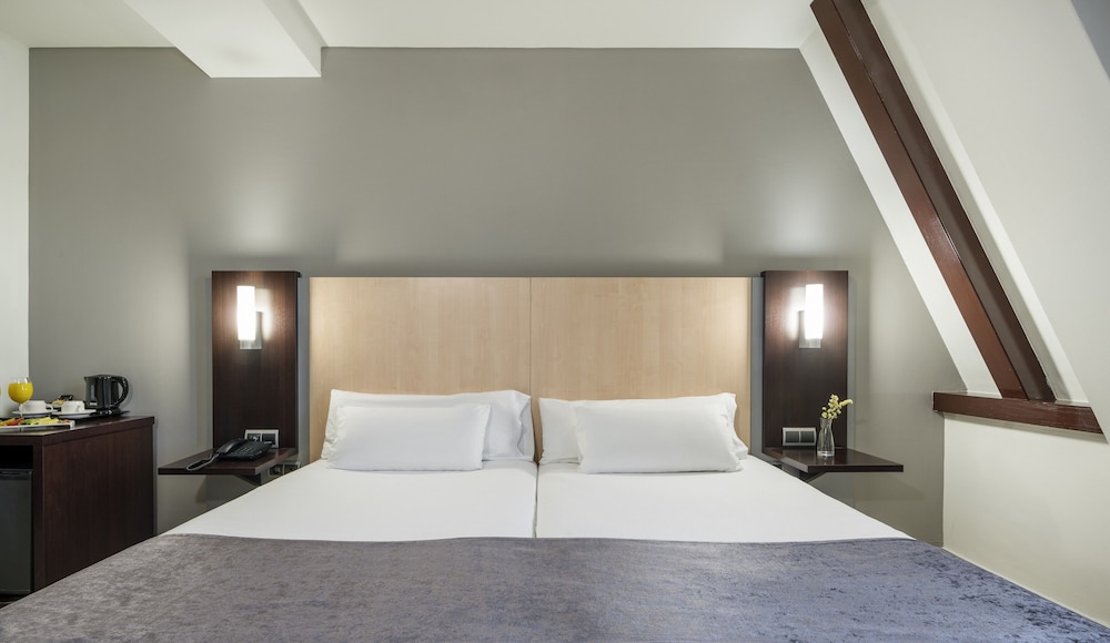 Hotel ILUNION Almirante — Hotel rooms in Barcelona, Catalonia