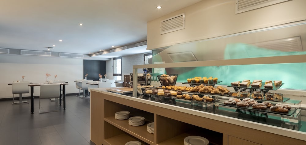 Hotel ILUNION Almirante — Restaurant & bars in Barcelona, Catalonia