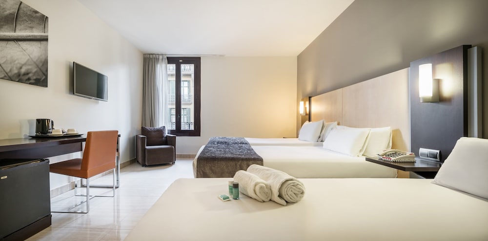 Hotel ILUNION Almirante — Hotel rooms in Barcelona, Catalonia