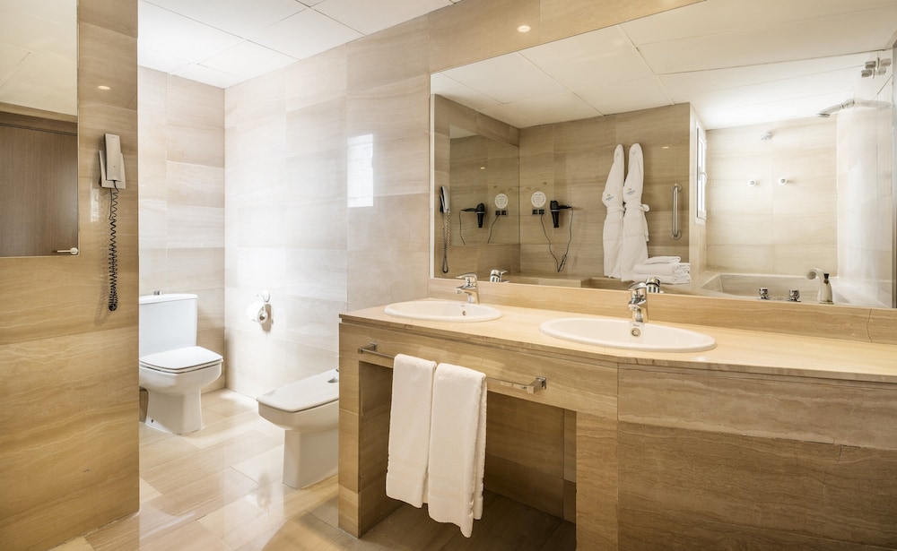 Hotel ILUNION Almirante — Hotel rooms in Barcelona, Catalonia