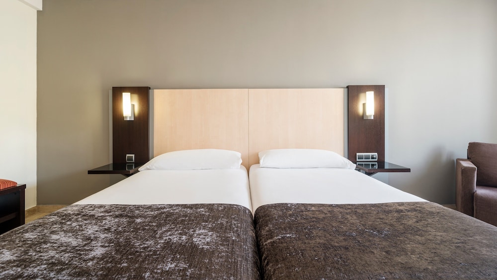 Hotel ILUNION Almirante — Hotel rooms in Barcelona, Catalonia