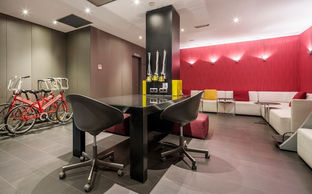 Hotel ILUNION Almirante — Hotel building in Barcelona, Catalonia
