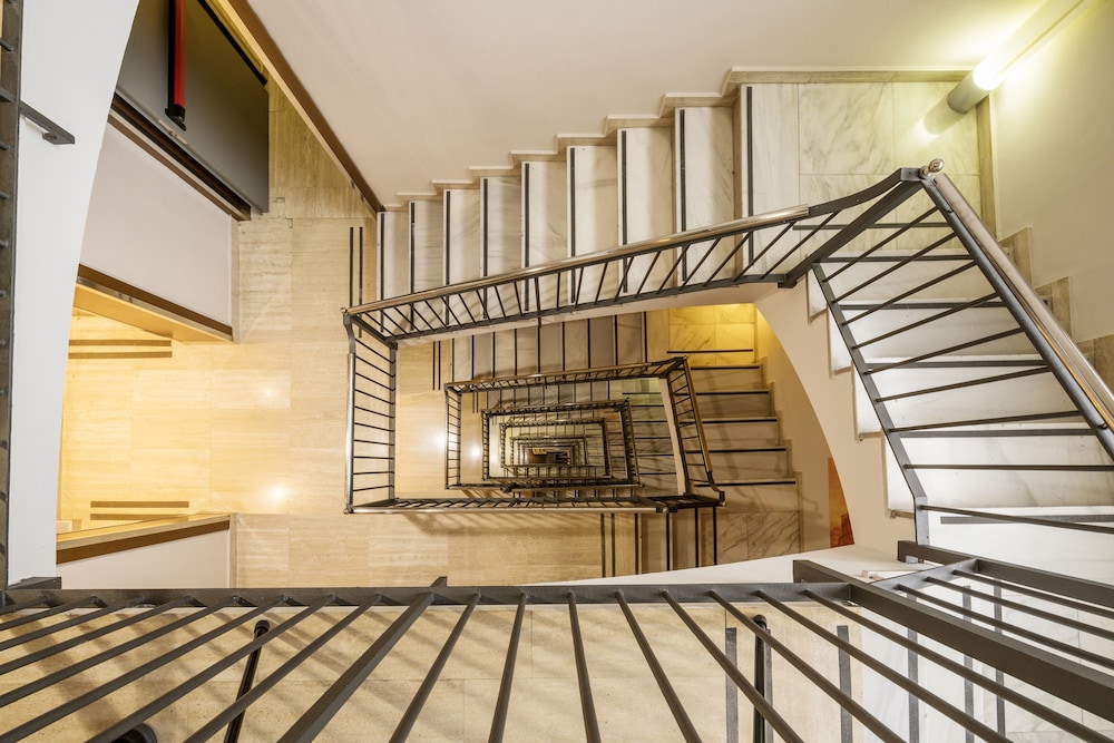 Hotel ILUNION Almirante — Hotel building in Barcelona, Catalonia