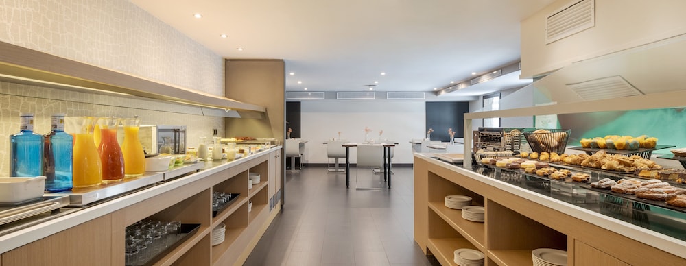 Hotel ILUNION Almirante — Restaurant & bars in Barcelona, Catalonia