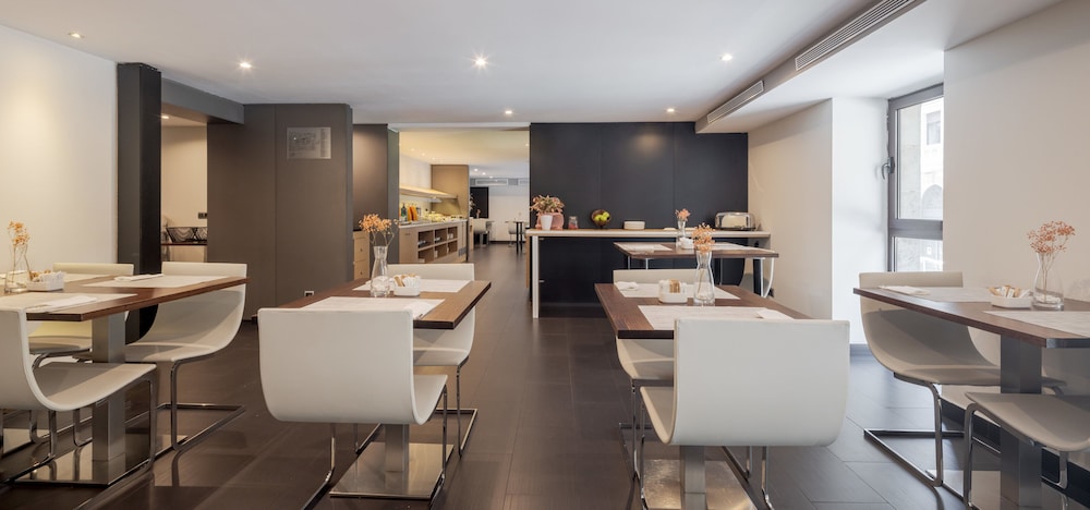 Hotel ILUNION Almirante — Restaurant & bars in Barcelona, Catalonia