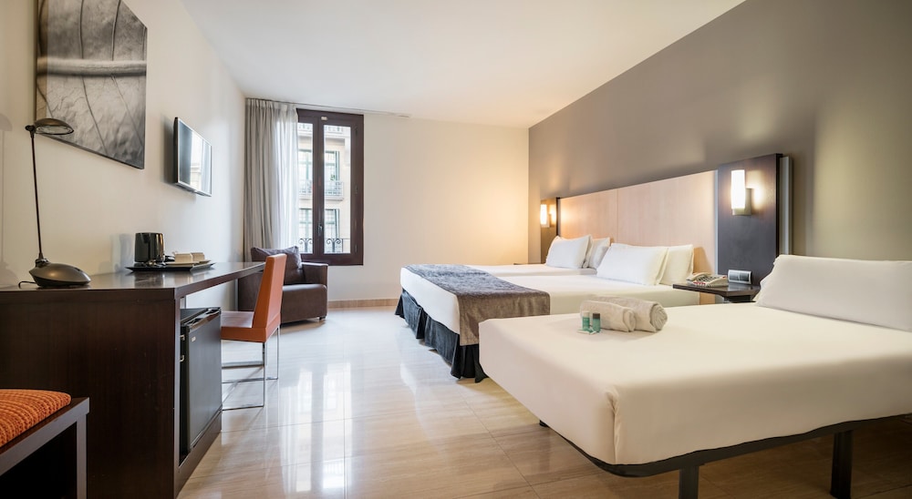 Hotel ILUNION Almirante — Hotel rooms in Barcelona, Catalonia