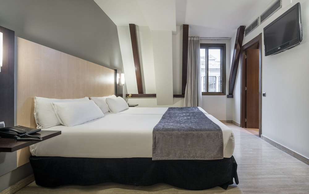 Hotel ILUNION Almirante — Hotel rooms in Barcelona, Catalonia