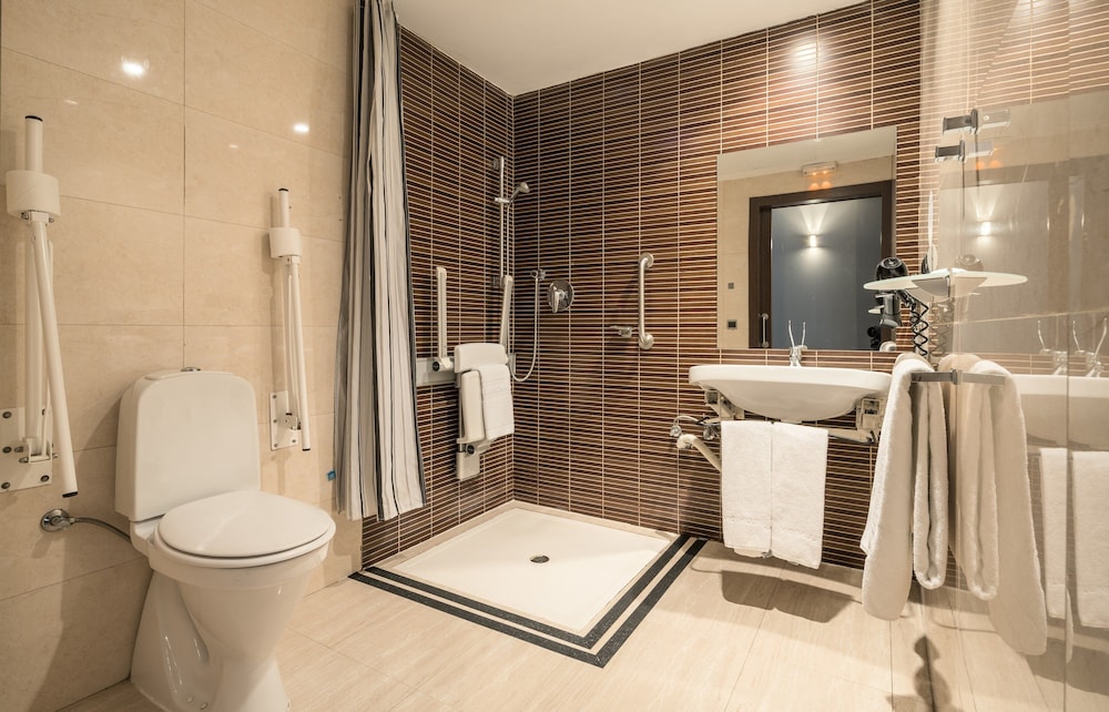 Hotel ILUNION Almirante — Hotel rooms in Barcelona, Catalonia