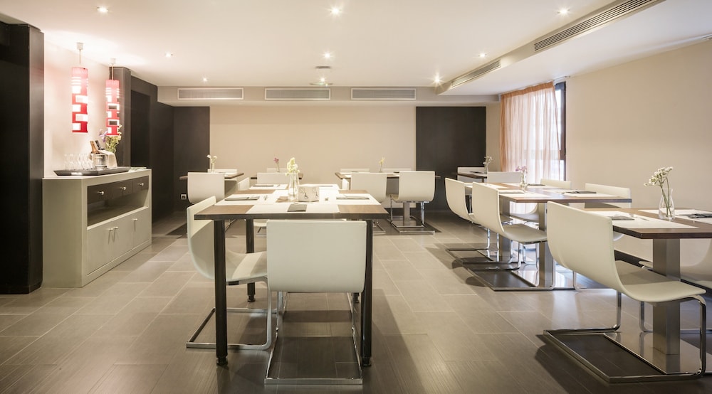 Hotel ILUNION Almirante — Restaurant & bars in Barcelona, Catalonia