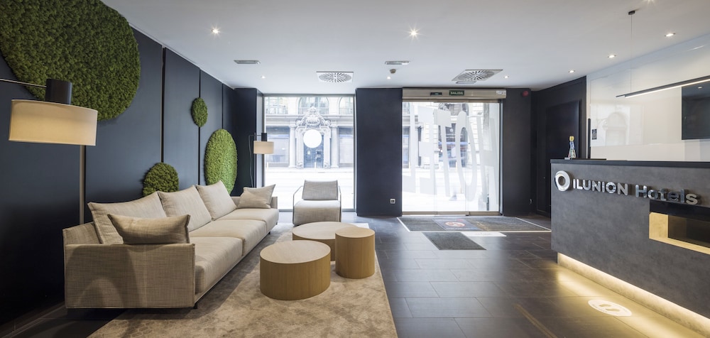 Hotel ILUNION Almirante — Hotel building in Barcelona, Catalonia