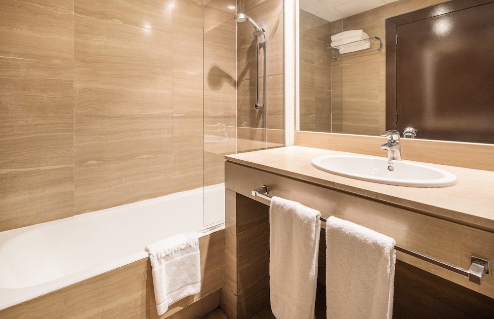 Hotel ILUNION Almirante — Hotel rooms in Barcelona, Catalonia