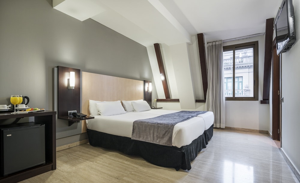 Hotel ILUNION Almirante — Hotel rooms in Barcelona, Catalonia