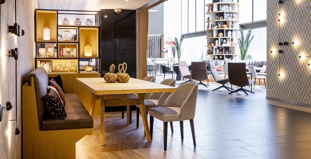 Hotel ILUNION Barcelona — Restaurant & bars in Barcelona, Catalonia