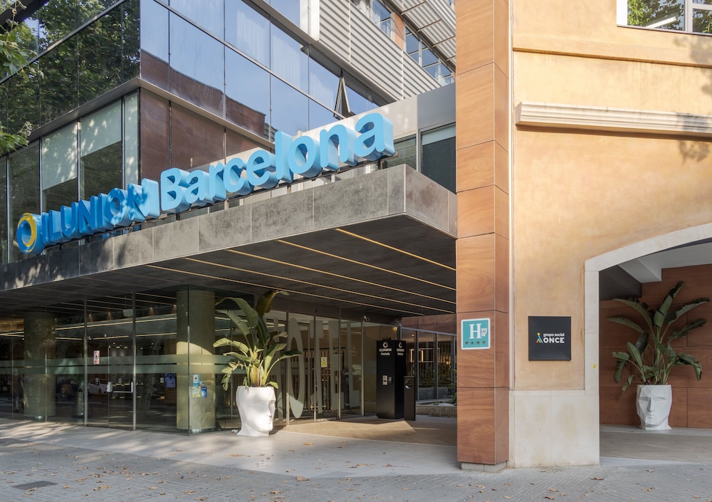 Hotel ILUNION Barcelona — Hotel building in Barcelona, Catalonia