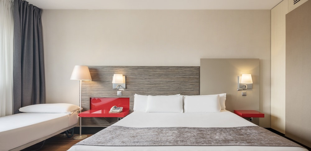 Hotel ILUNION Barcelona — Hotel rooms in Barcelona, Catalonia