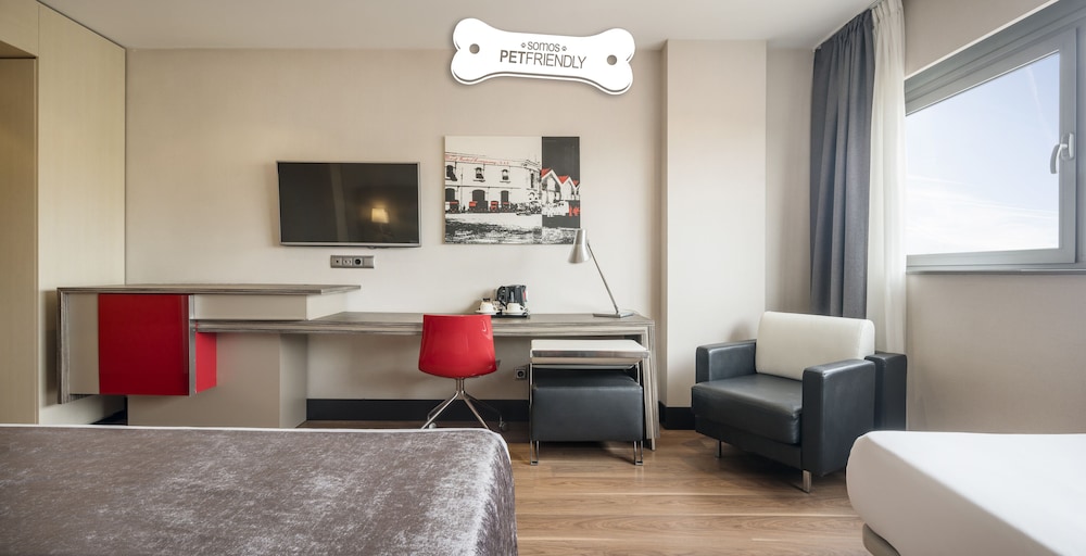 Hotel ILUNION Barcelona — Hotel rooms in Barcelona, Catalonia