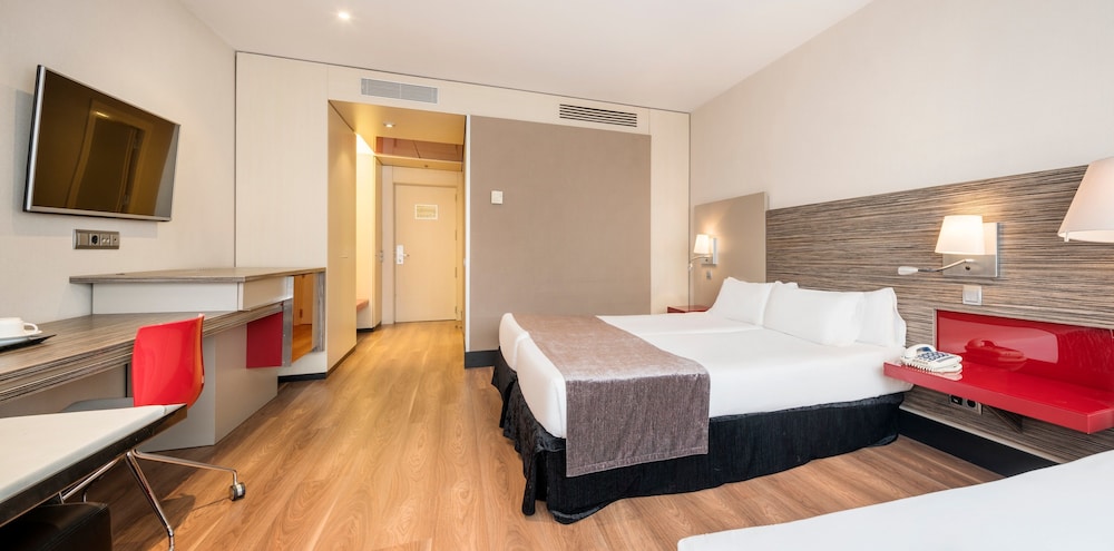 Hotel ILUNION Barcelona — Hotel rooms in Barcelona, Catalonia