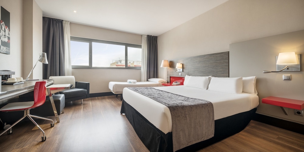 Hotel ILUNION Barcelona — Hotel rooms in Barcelona, Catalonia