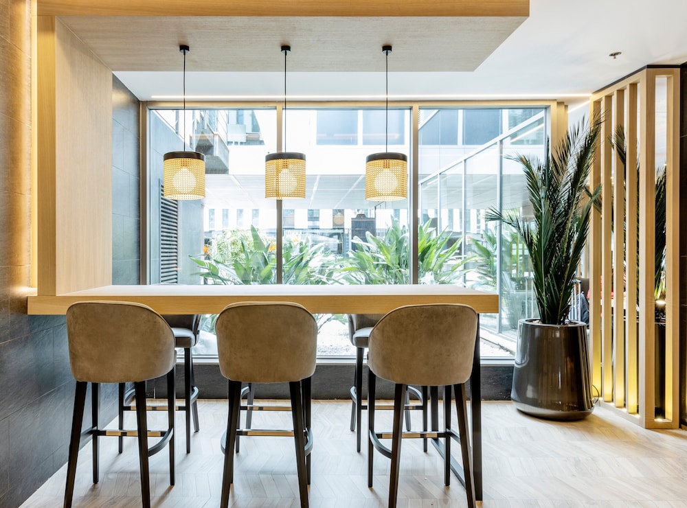 Hotel ILUNION Barcelona — Restaurant & bars in Barcelona, Catalonia
