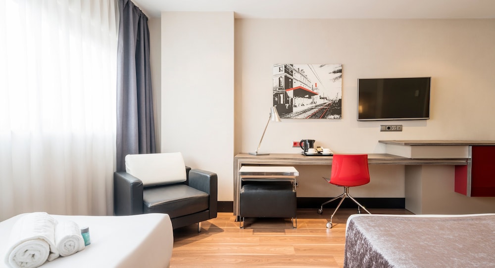 Hotel ILUNION Barcelona — Hotel rooms in Barcelona, Catalonia