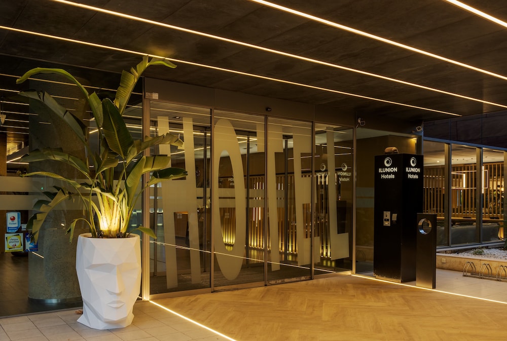 Hotel ILUNION Barcelona — Hotel building in Barcelona, Catalonia
