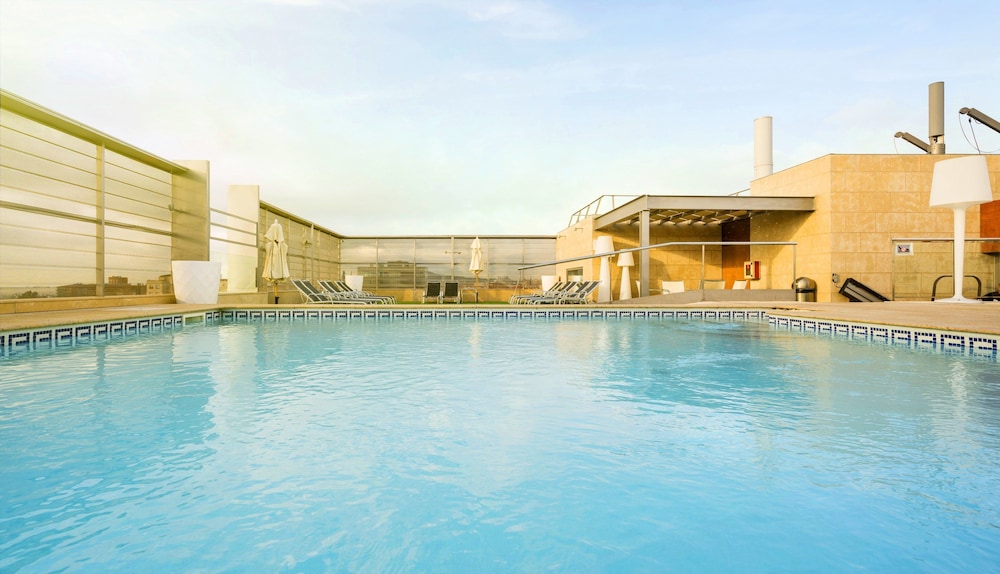 Hotel ILUNION Barcelona — Swimming pool in Barcelona, Catalonia