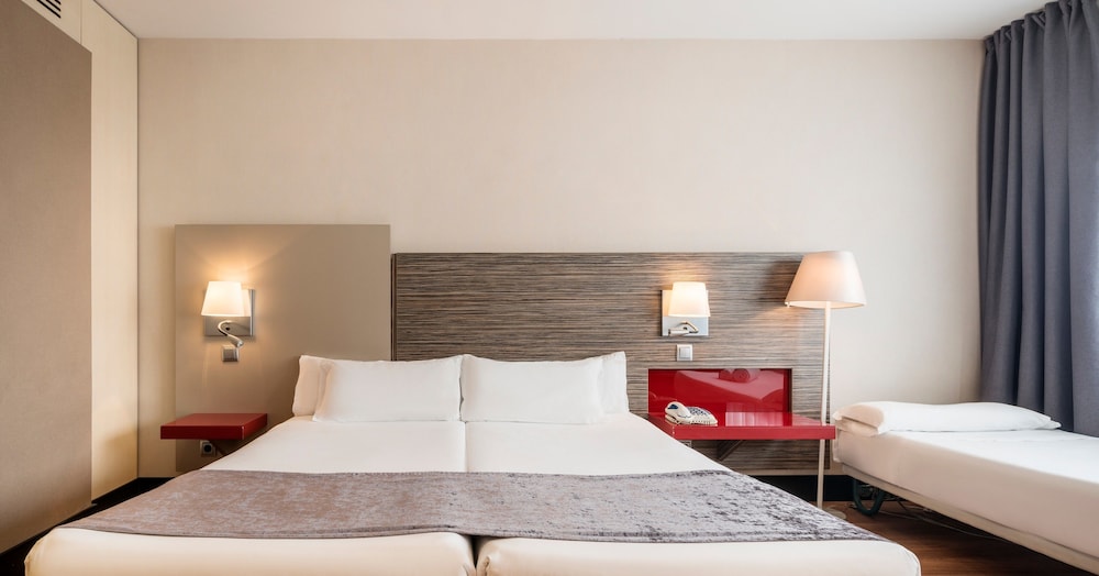 Hotel ILUNION Barcelona — Hotel rooms in Barcelona, Catalonia