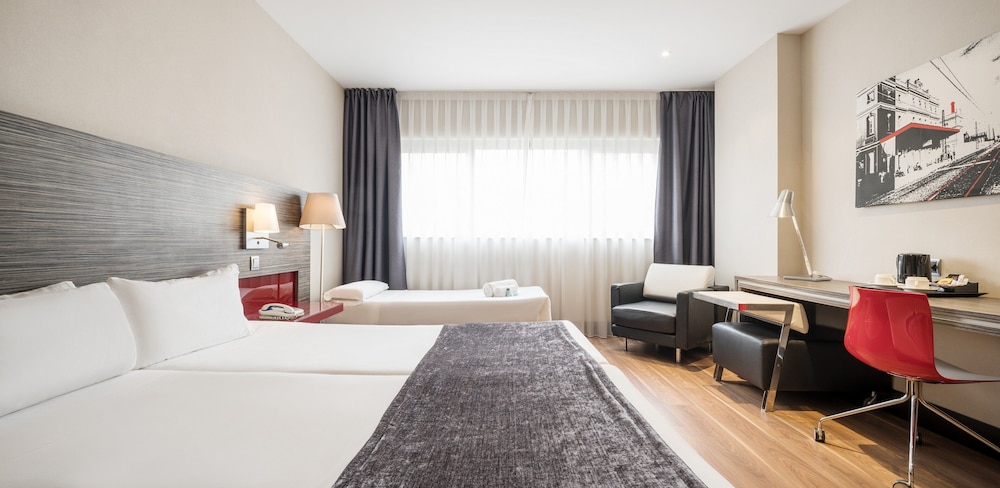 Hotel ILUNION Barcelona — Hotel rooms in Barcelona, Catalonia