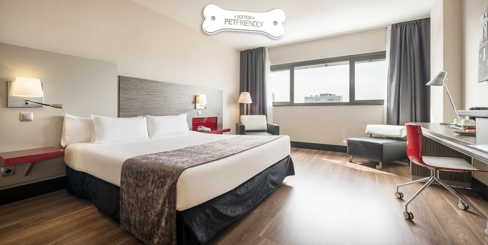 Hotel ILUNION Barcelona — Hotel rooms in Barcelona, Catalonia