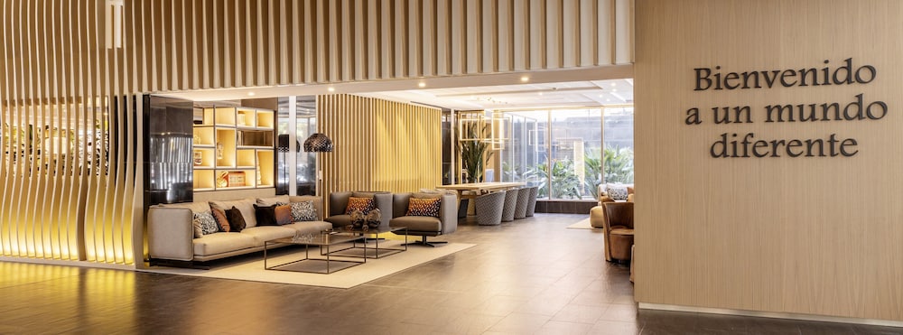 Hotel ILUNION Barcelona — Restaurant & bars in Barcelona, Catalonia