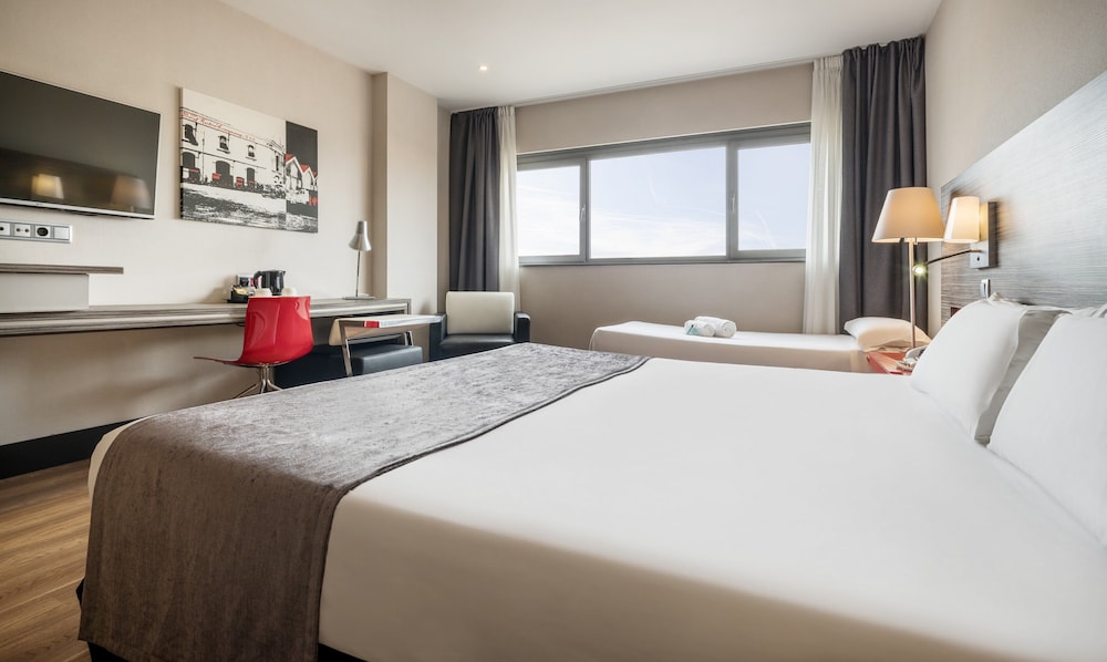 Hotel ILUNION Barcelona — Hotel rooms in Barcelona, Catalonia
