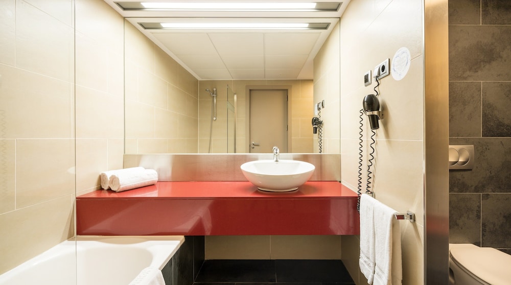 Hotel ILUNION Barcelona — Hotel rooms in Barcelona, Catalonia