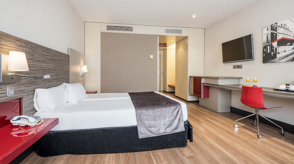 Hotel ILUNION Barcelona — Hotel rooms in Barcelona, Catalonia