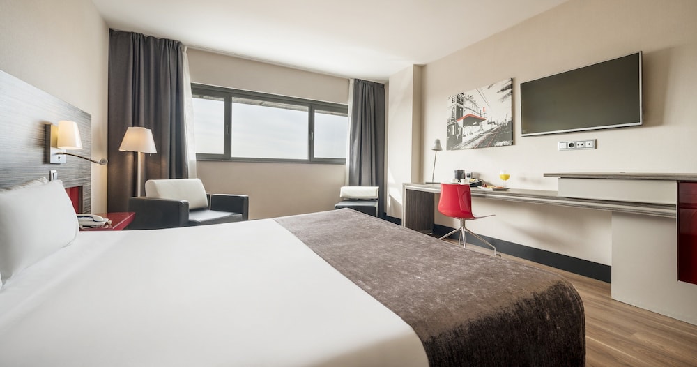 Hotel ILUNION Barcelona — Hotel rooms in Barcelona, Catalonia