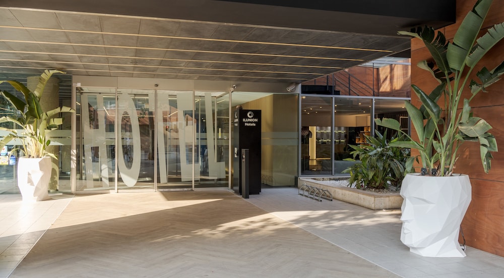 Hotel ILUNION Barcelona — Hotel building in Barcelona, Catalonia