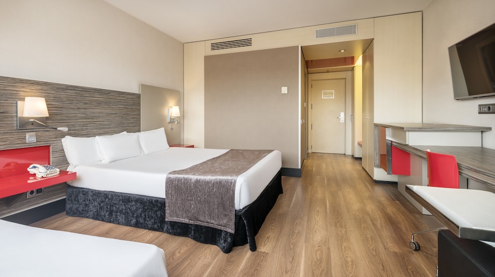 Hotel ILUNION Barcelona — Hotel rooms in Barcelona, Catalonia