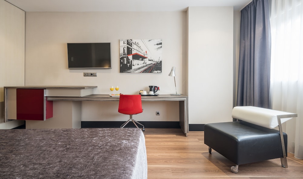 Hotel ILUNION Barcelona — Hotel rooms in Barcelona, Catalonia