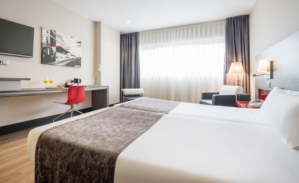 Hotel ILUNION Barcelona — Hotel rooms in Barcelona, Catalonia