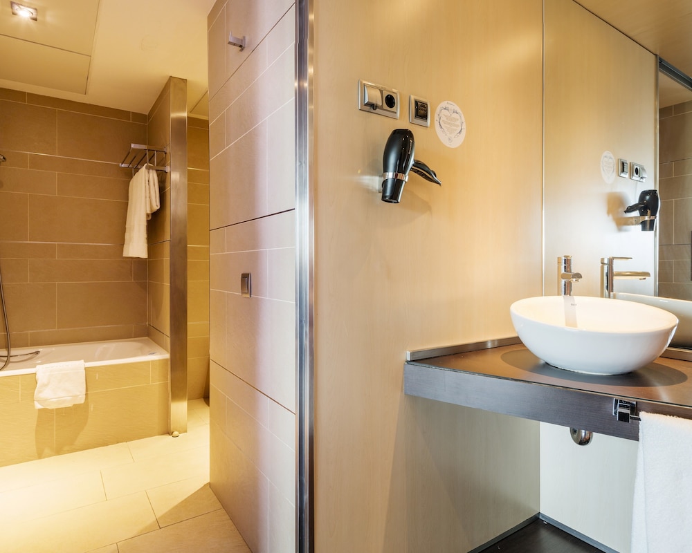 Hotel ILUNION Barcelona — Hotel rooms in Barcelona, Catalonia